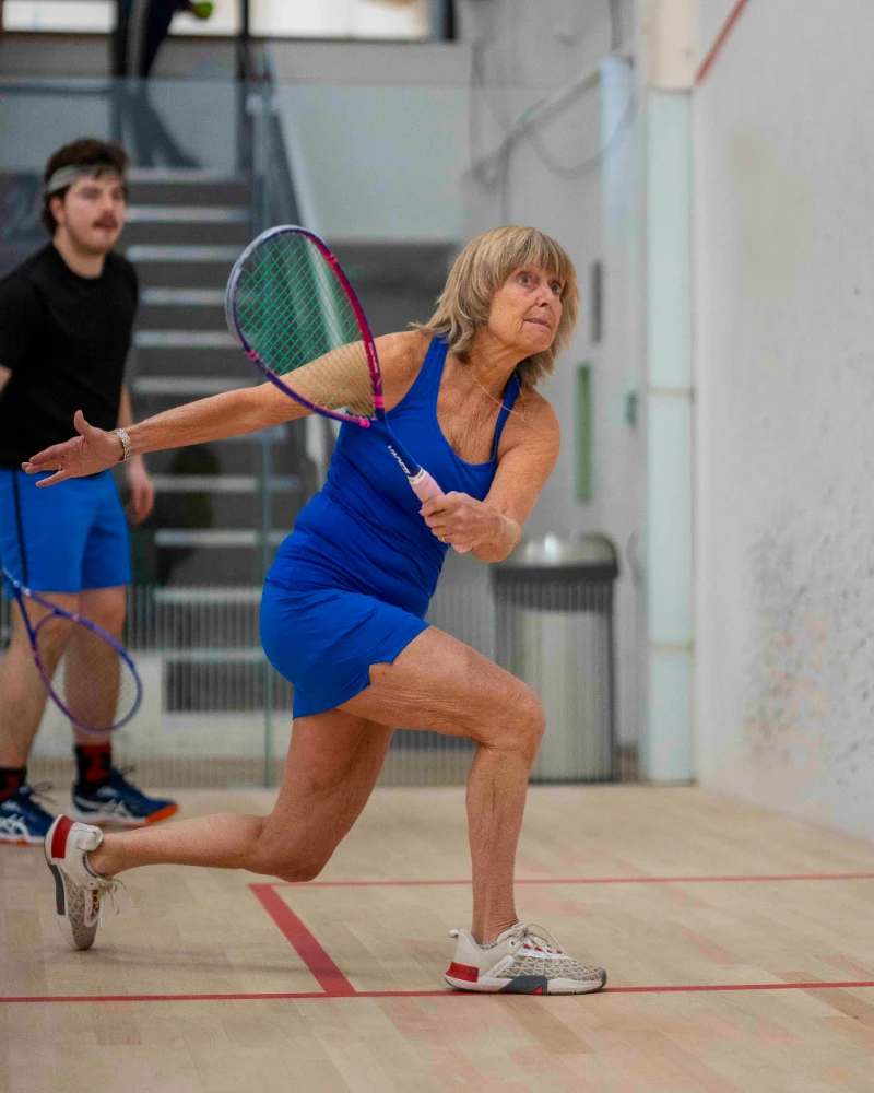 Woman playing squash — Vadetep squash racket